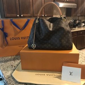 Louis Vuitton Artsy MM